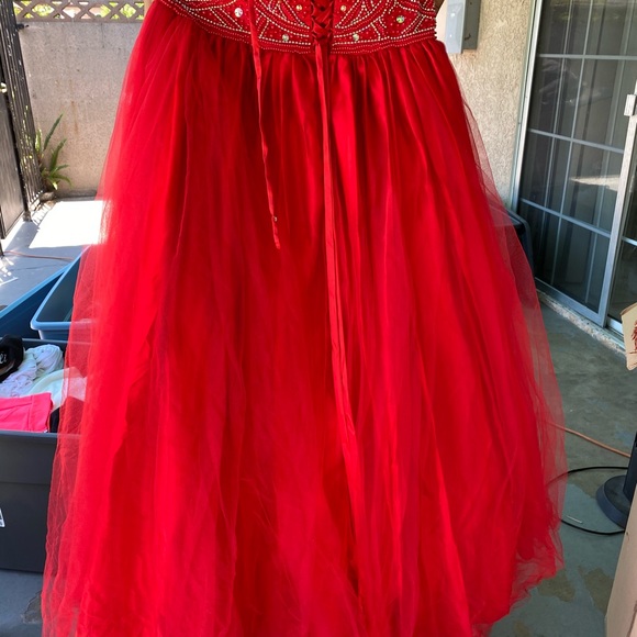 It a good condition I only used one time you just need send to wash that all - Picture 2 of 2